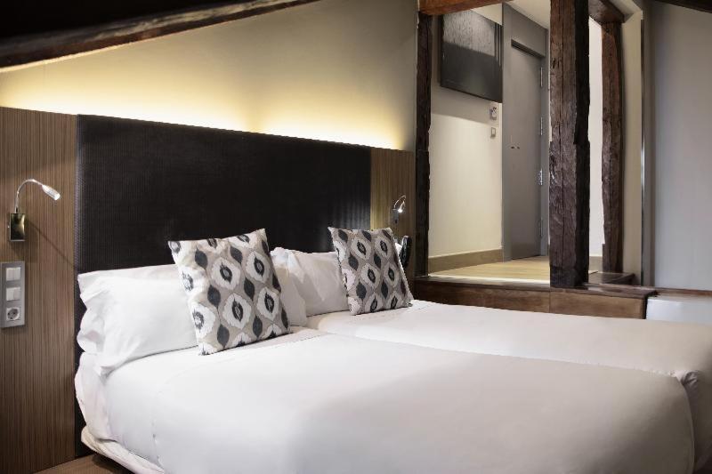 Petit Palace Plaza Del Carmen Madrid Rum bild