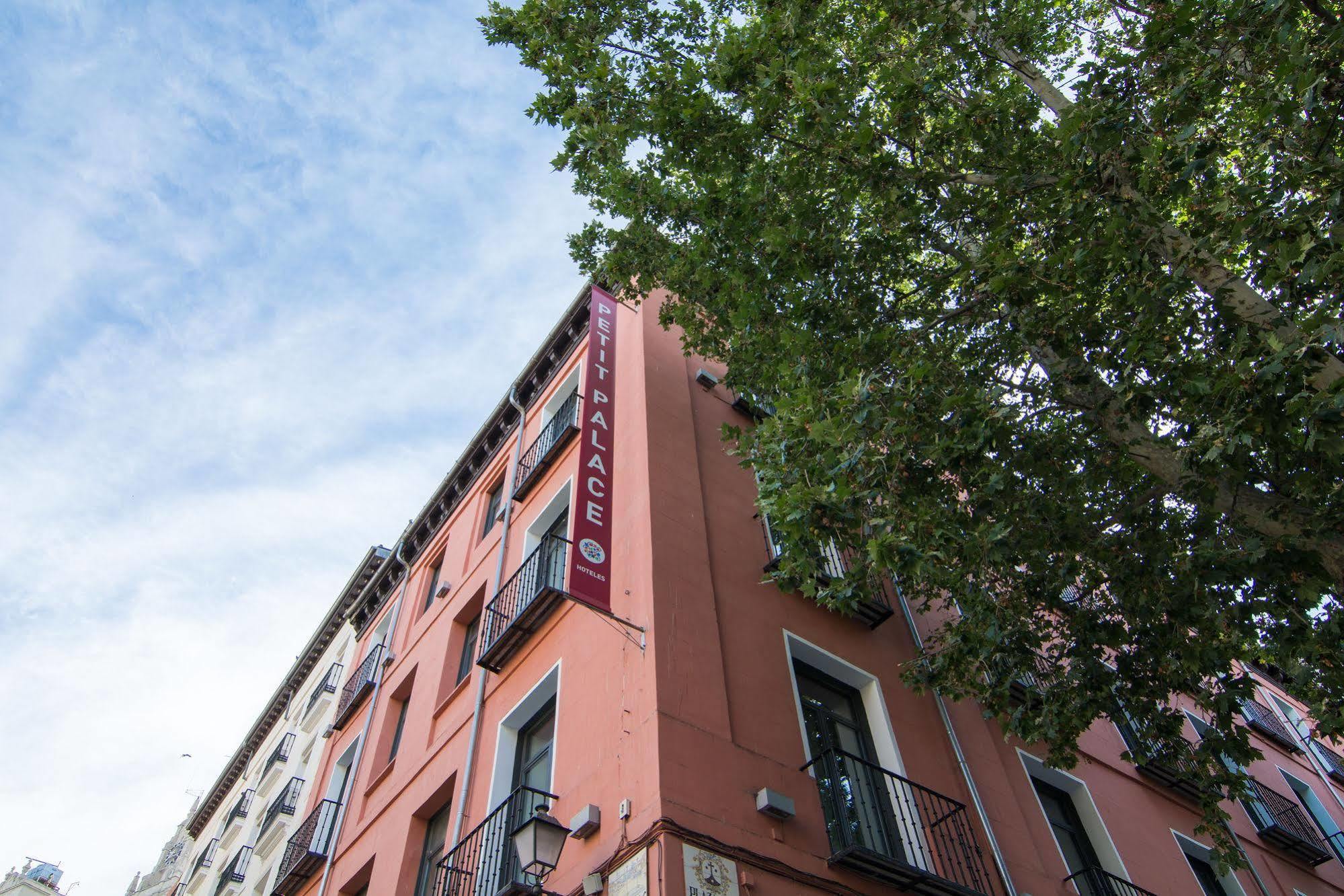 Petit Palace Plaza Del Carmen Madrid Exteriör bild